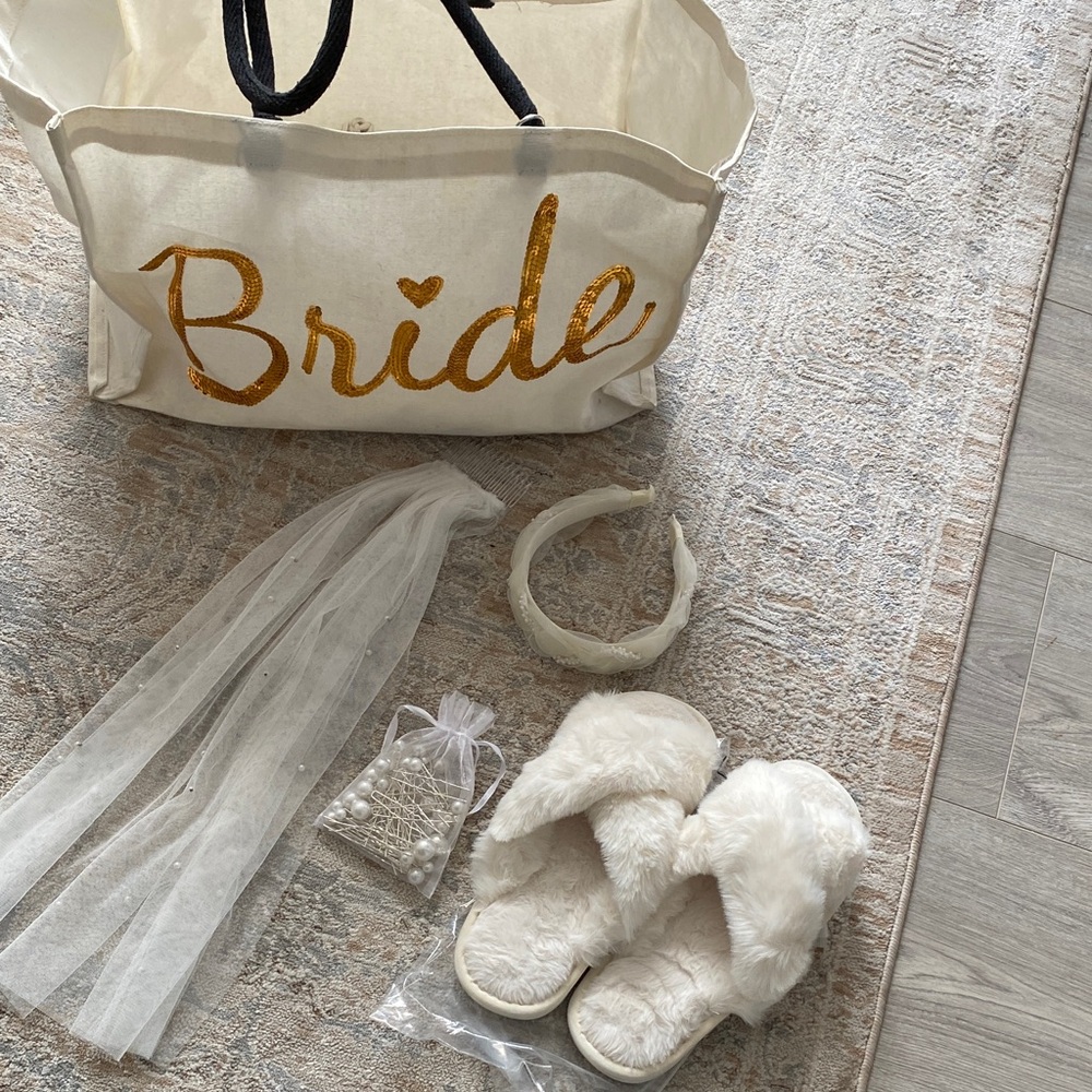 Bride Ivory Bridal Accessories Set - Ivory